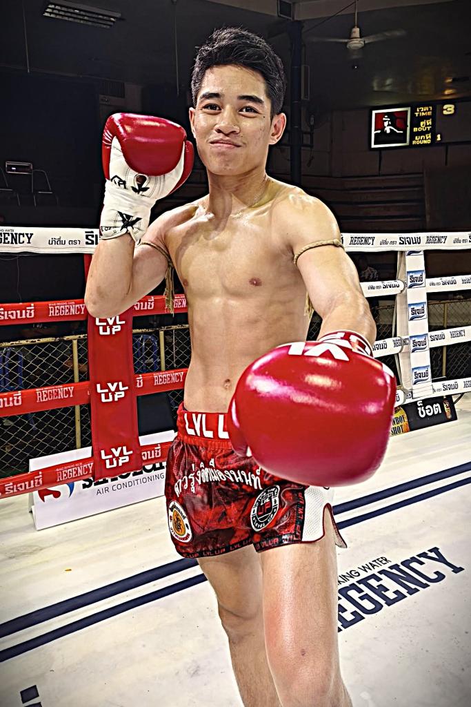 ฉลามขาว จิตรเมืองนนท์