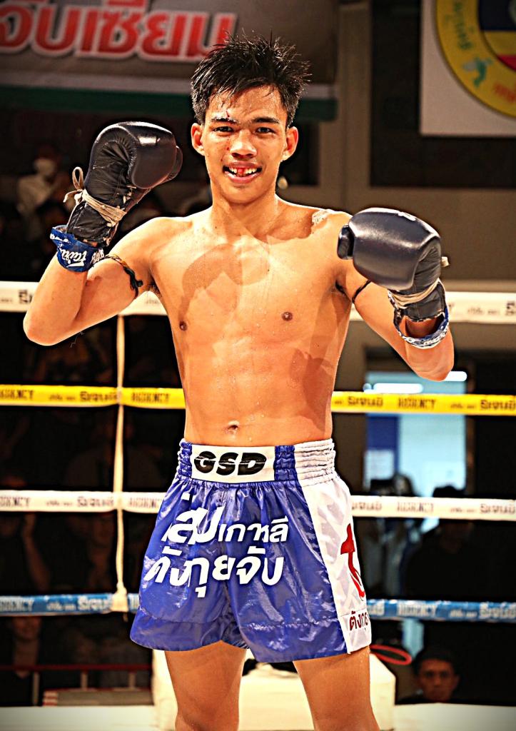 ฉัตรชัยน้อย ลักกี้บันเทิง