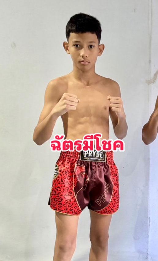 ฉัตรมีโชค ปานนิวัฒน์มวยไทย