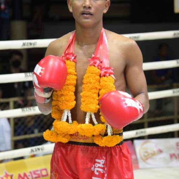 ดาวแดง เอ็นนี่มวยไทย