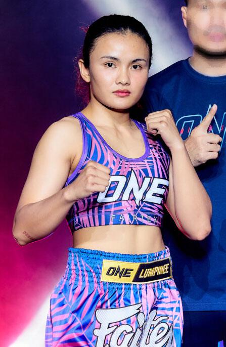 น้องฟ้าใส ท็อป พี.เค.แสนชัยมวยไทยยิม