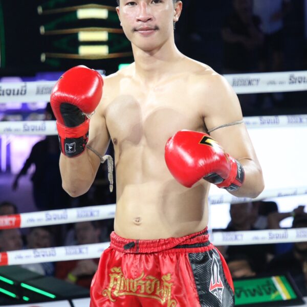 มณีแดง ไฟต์เตอร์มวยไทย