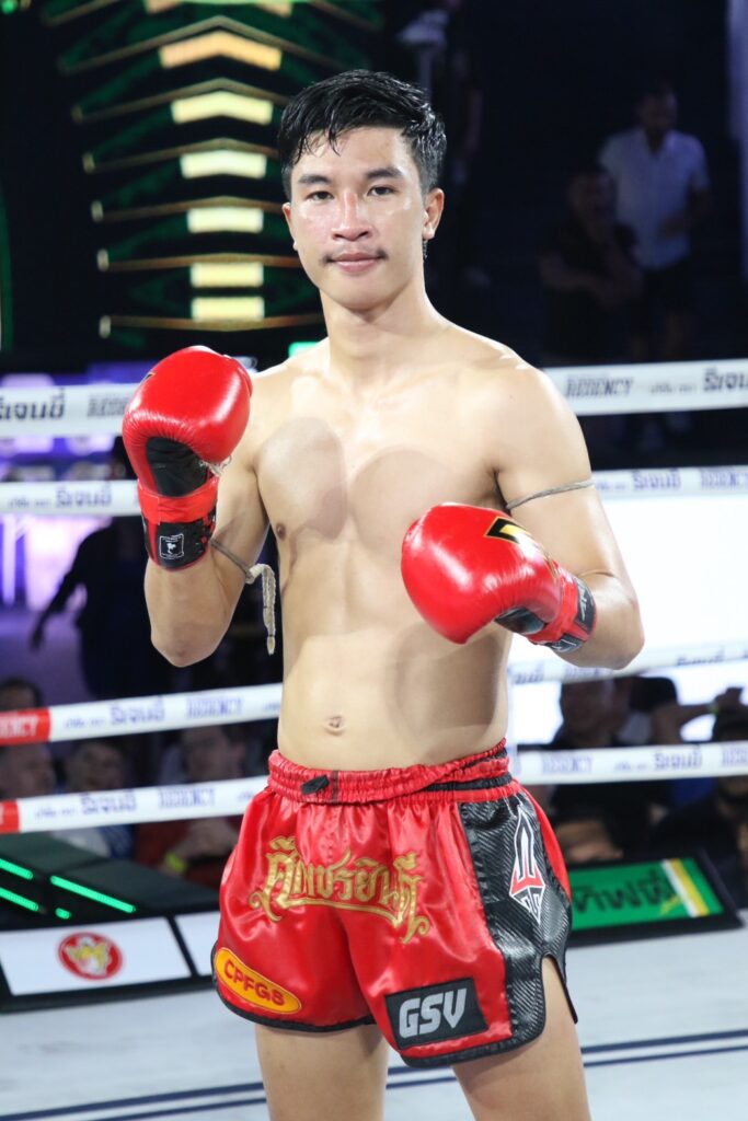 มณีแดง ไฟต์เตอร์มวยไทย