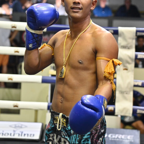 ยอดก้าวไกล พี.ยู.ผ้าใบ