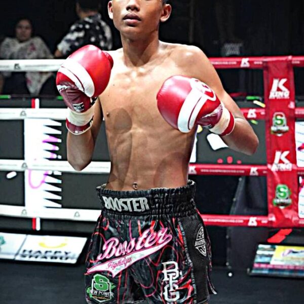 เก้าทัพ บิลลี่มวยไทย