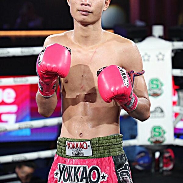 เพชรโนนสังข์ เกียรติธงยศ