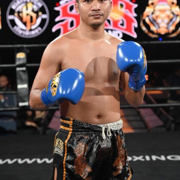 โรบินฮู้ด ไรซิ่งมวยไทย