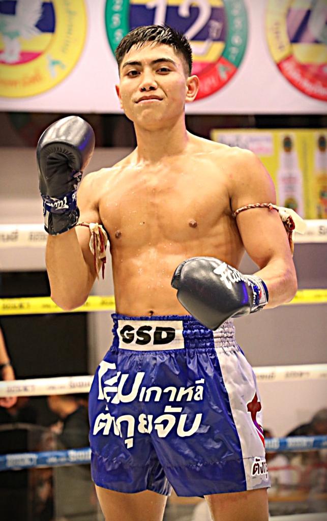 ไนท์ฮอว์ก ราชานนท์