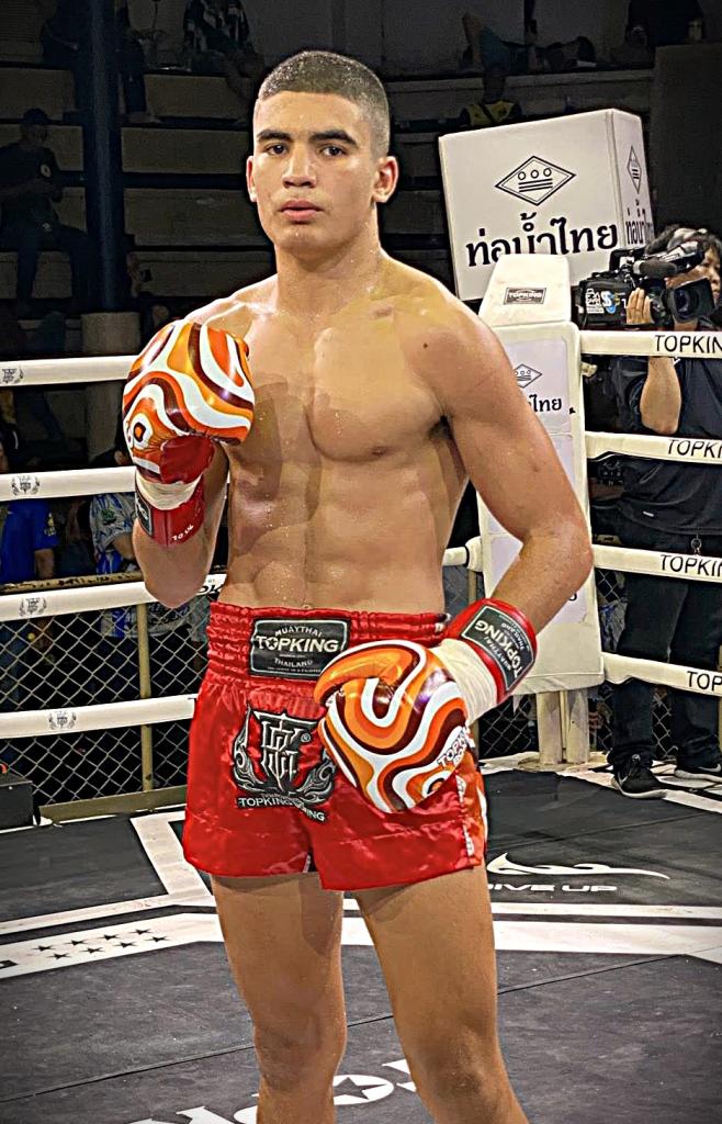 เพชรสอง เพชรมวยไทยยิม