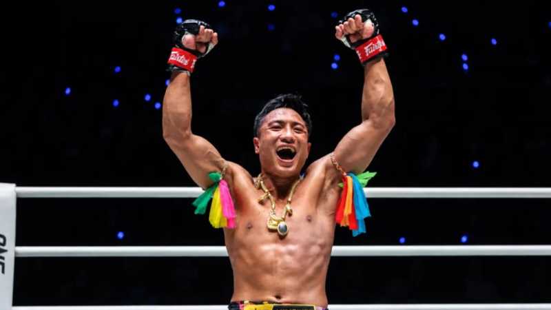 ต้องจบไม่ครบยก! “มงคลเดชเล็ก” อัปแกร่งอาวุธหนักดับสด “เด็ดดวงเล็ก” ล่าชัย 4 ไฟต์รวด ศึก ONE ลุมพินี 174